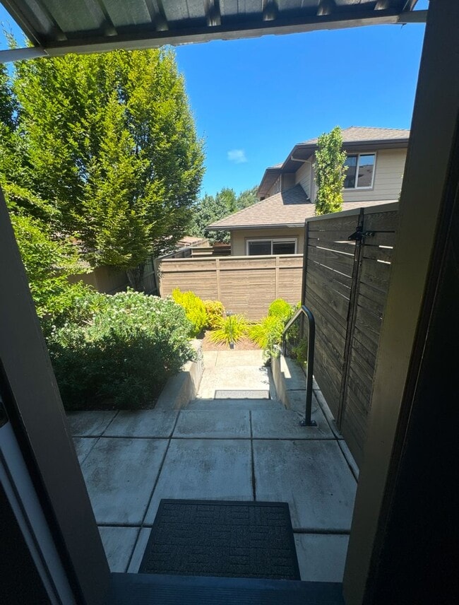 Building Photo - Beautiful 3bd/2bath home