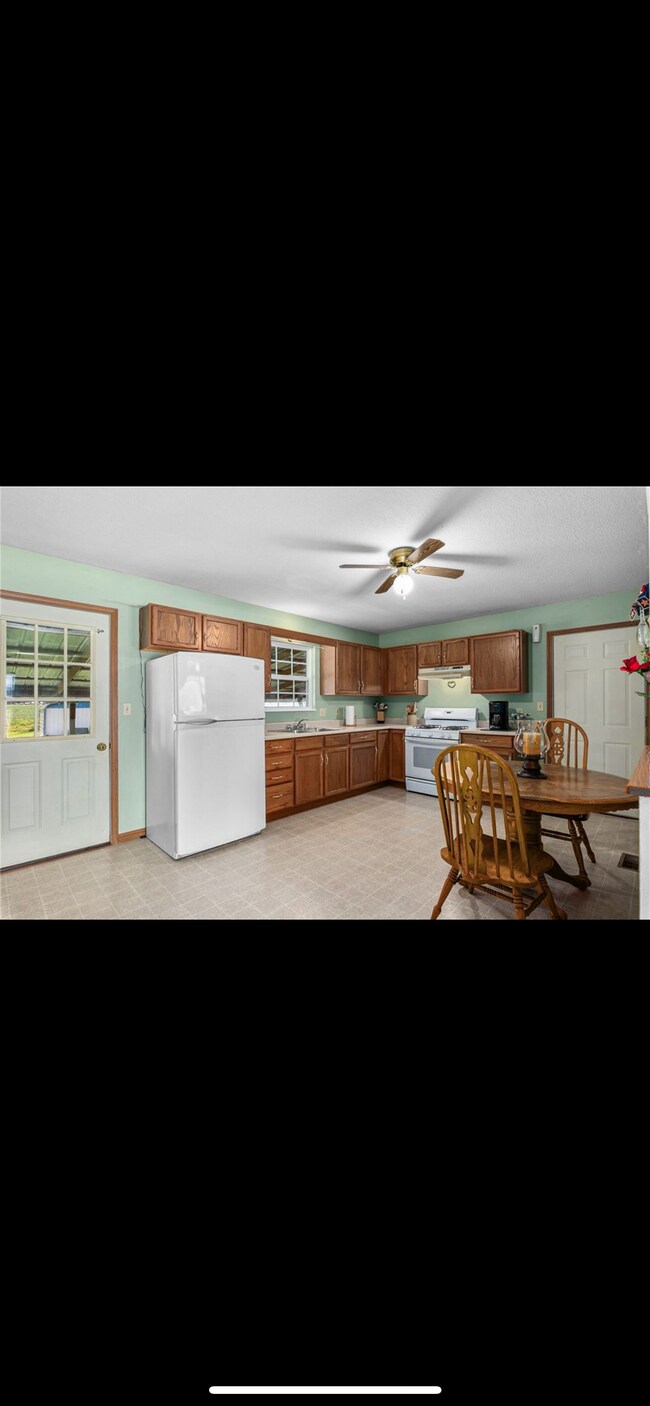 Building Photo - 14103 Southwind Dr