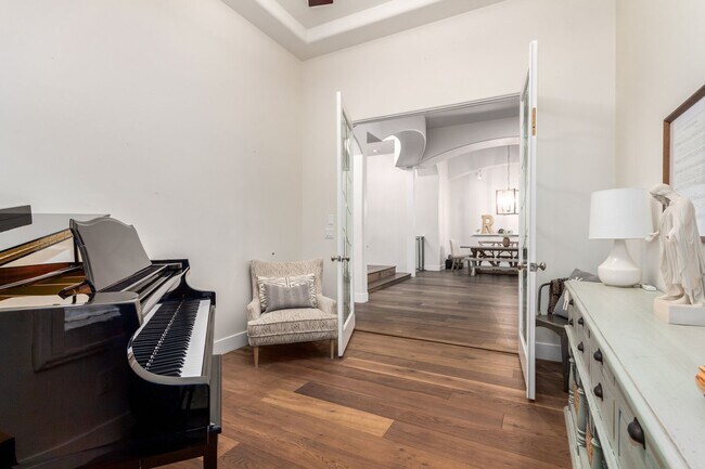Building Photo - Beautiful 6-bedroom basement home