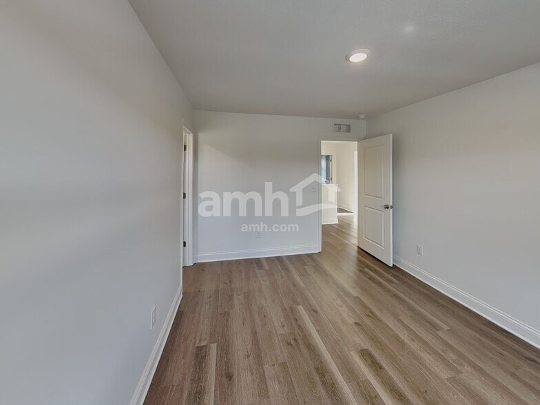 Building Photo - 1004 Heritage Blvd