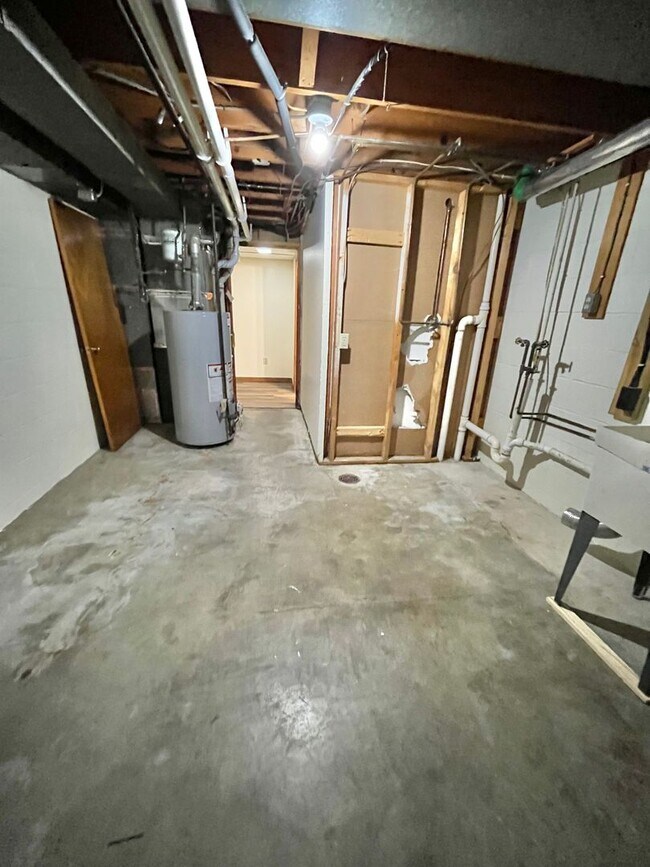 Building Photo - Large 3 Bed/2 Bath East Side Rental Home!