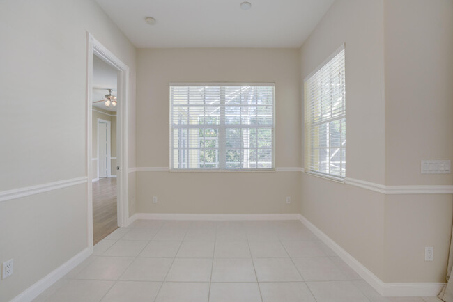 Building Photo - 256 San Remo Dr
