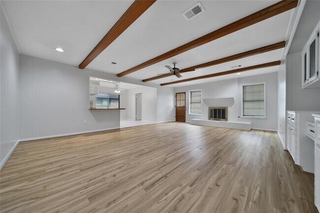 Building Photo - 1056 Martin St