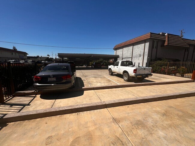 Building Photo - 1224 Dana Dr