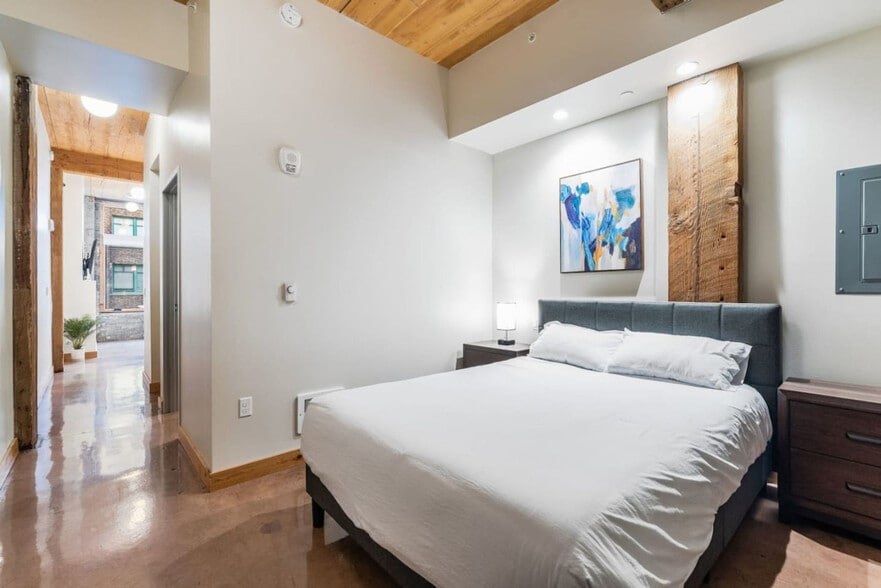 Building Photo - 2120 Commerce St