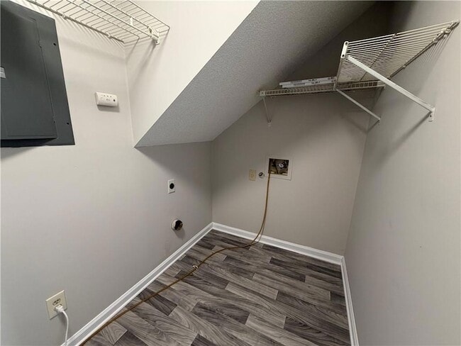 Building Photo - 1921 Cheatham Woods Dr SW