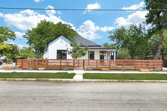 Building Photo - 2425 Monterey St