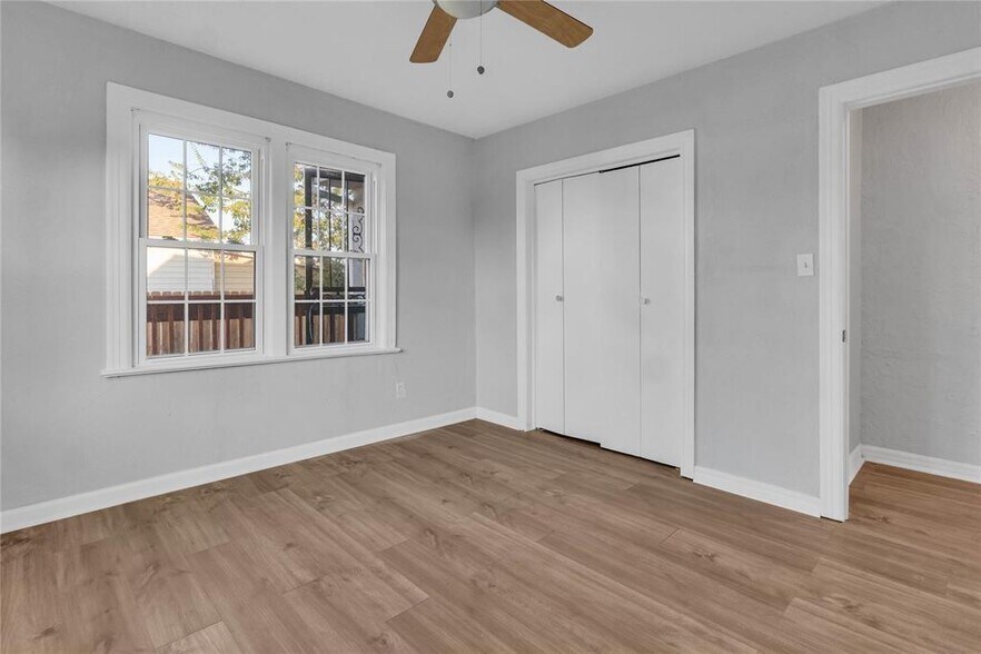 Building Photo - 503 W Martin St