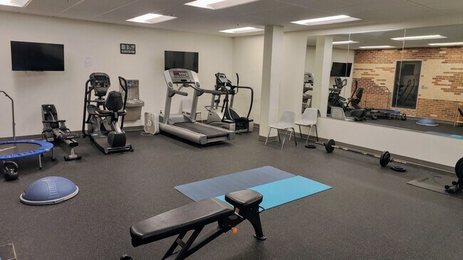 Building Photo - Horizon West Condo for Rent with South-side Views of the Flatiron Mtns