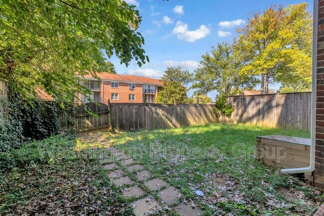 Building Photo - 736 Quince Orchard Blvd