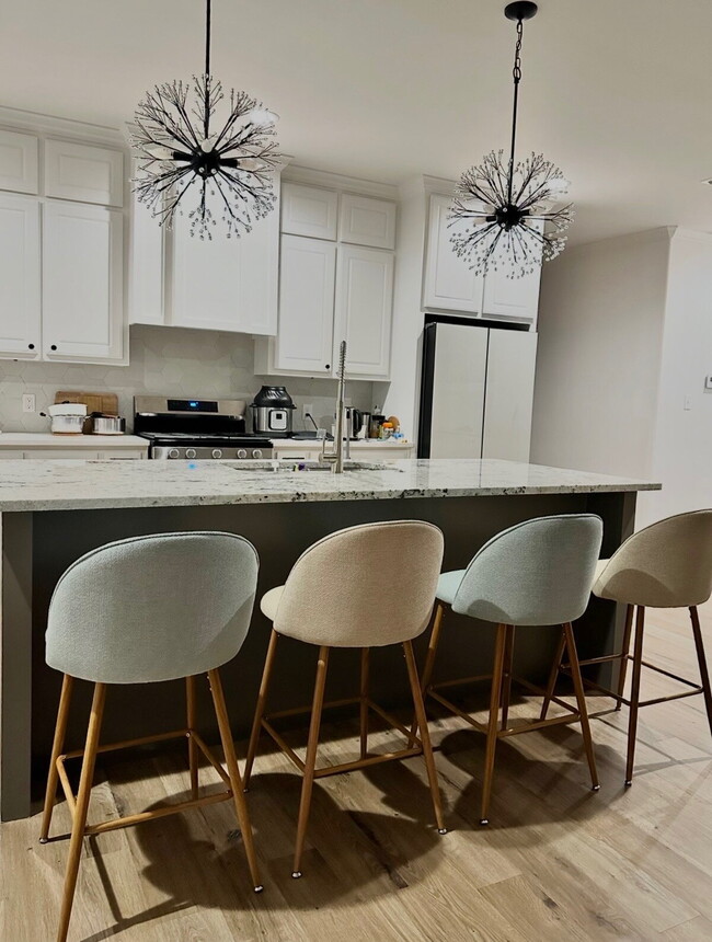 Building Photo - Custom built home in West Lubbock