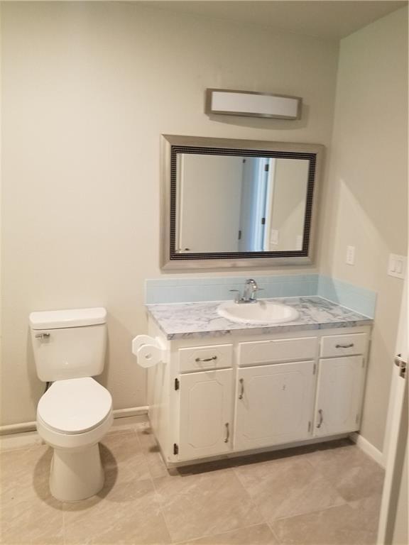 Building Photo - 805 SE G St