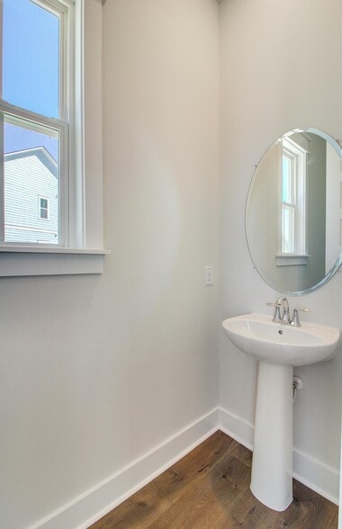 Building Photo - 302 Julian Hamlet