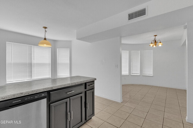 Building Photo - 6096 Pecan Park Pl