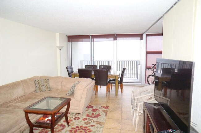 Building Photo - 525 N Ocean Blvd