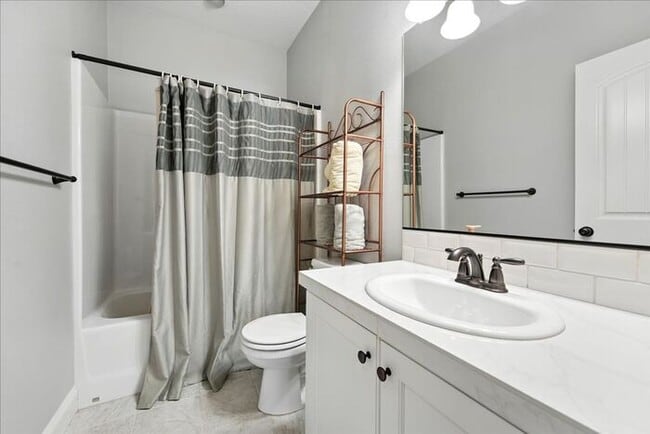 Building Photo - Elegant 3-Bedroom Fully Furnished Home wit...