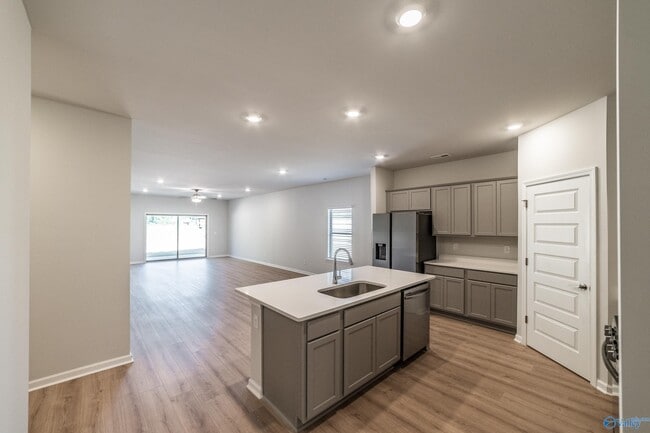 Building Photo - 14976 Greenleaf Dr