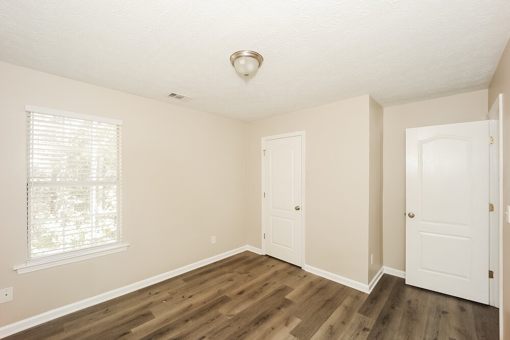 Building Photo - 587 Rosewood Cir