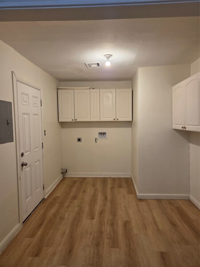 Building Photo - 603 Maple Ave