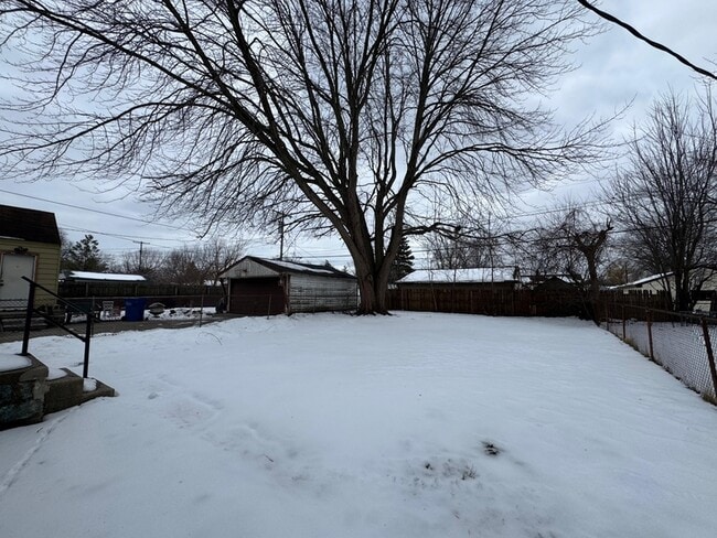 Building Photo - 14824 Myola Ave