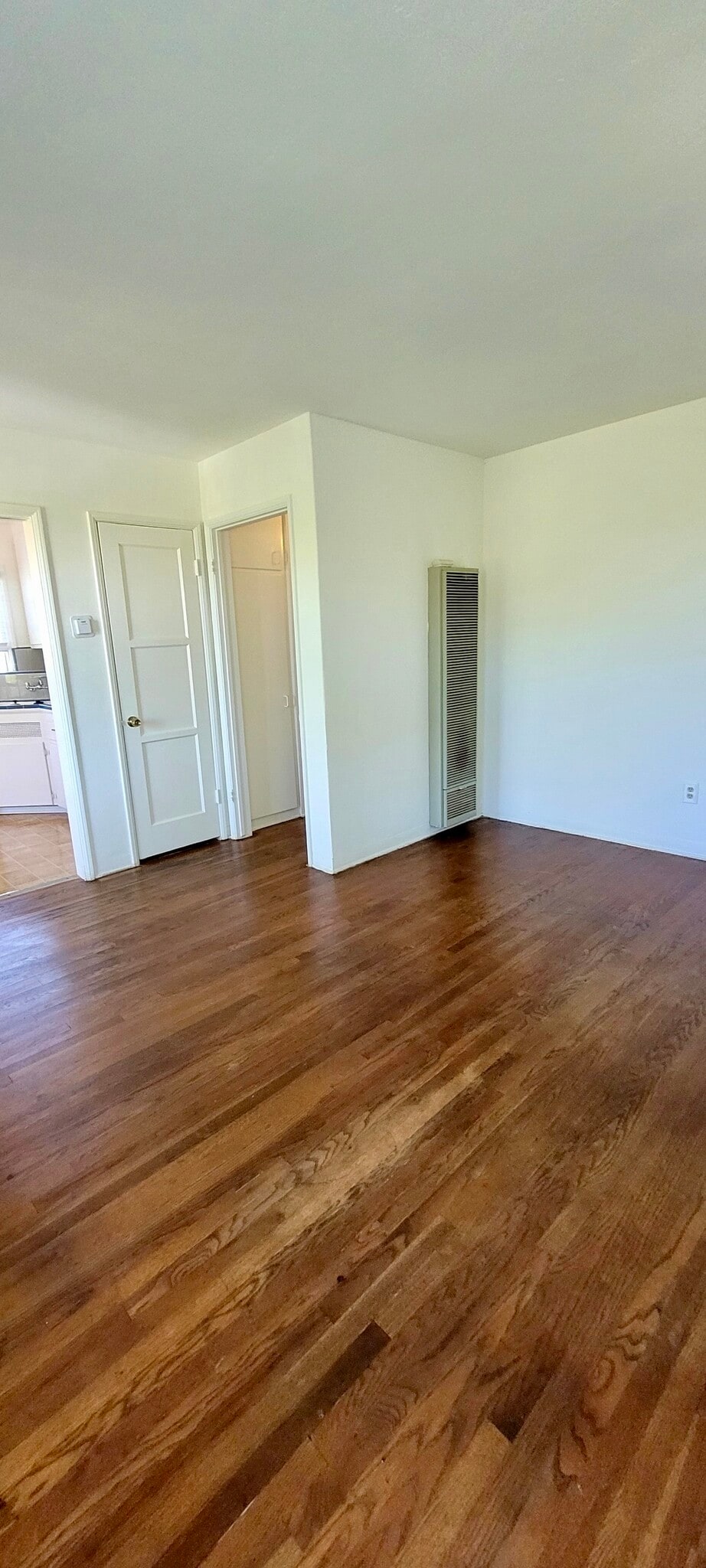 Building Photo - 4313 Mentone St