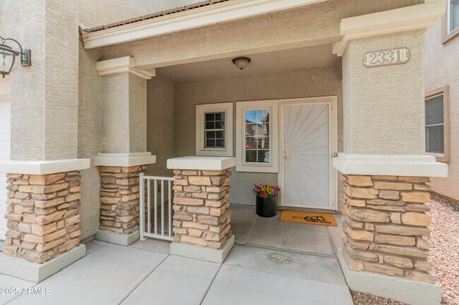 Building Photo - 2331 E Sunland Ave