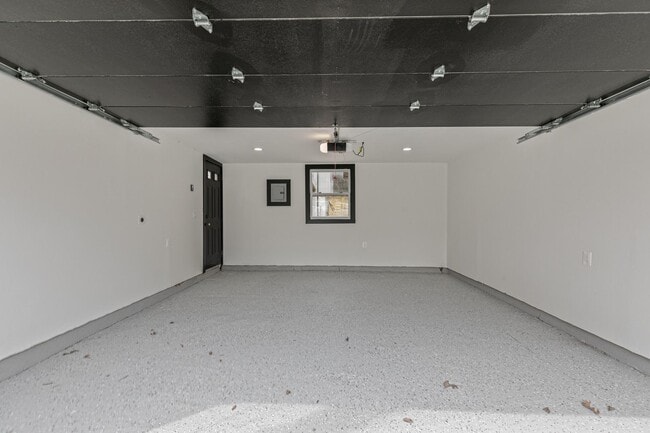 Building Photo - Spacious Fully Renovated Tudor Duplex w/ 3...