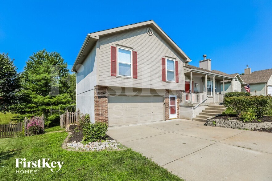 Building Photo - 7016 N Bristol Ave