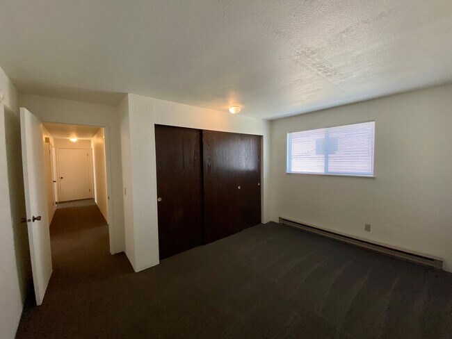 Building Photo - BF1211