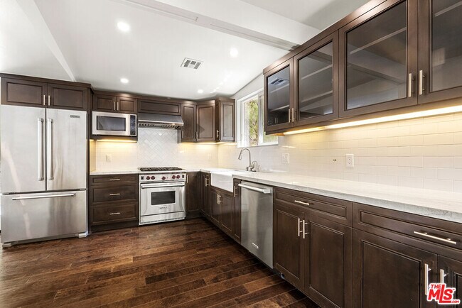 Building Photo - 9541 Cedarbrook Dr