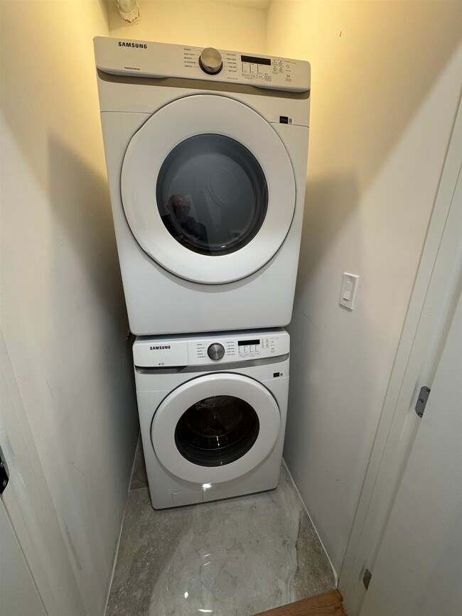 Building Photo - 315 25th St