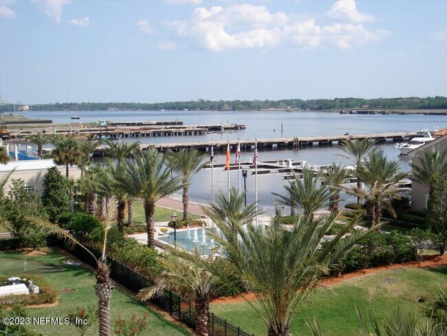 Building Photo - 400 E Bay St