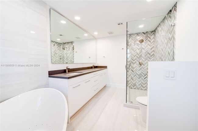 Building Photo - 5721 Bayview Dr