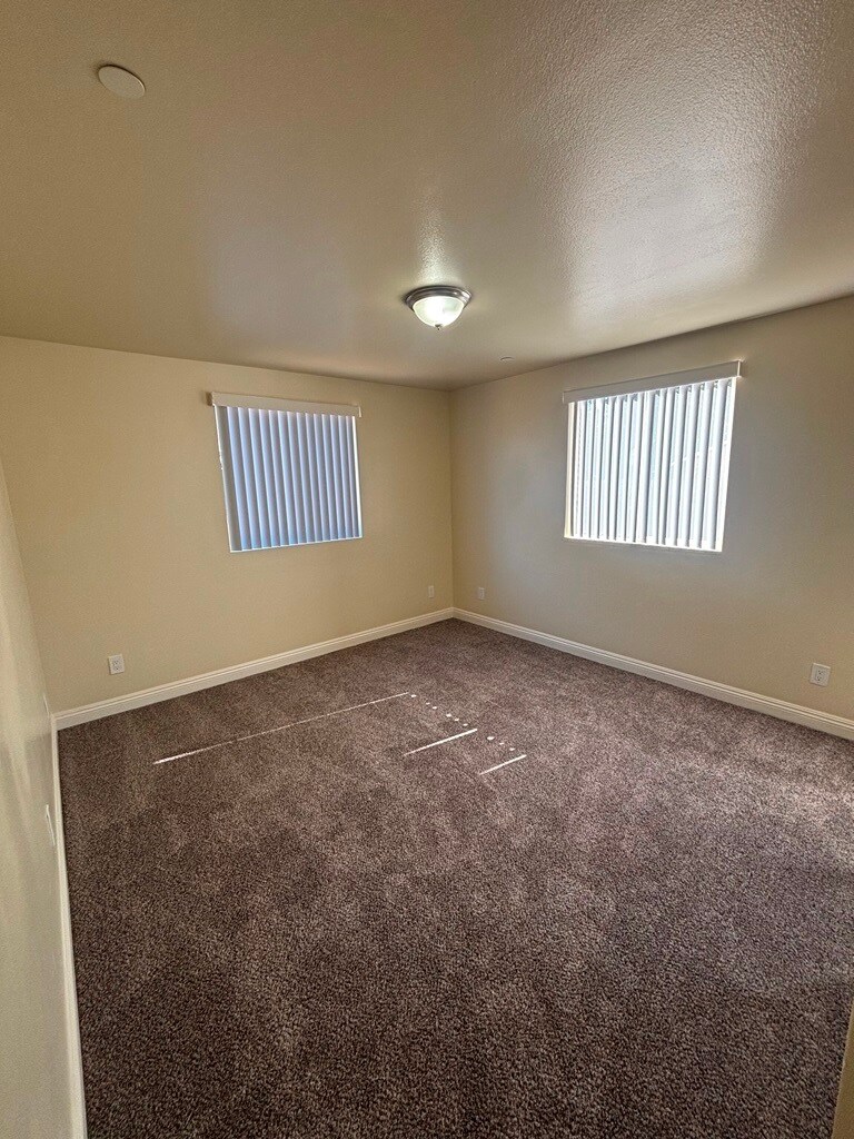 Building Photo - 620 W 52nd St