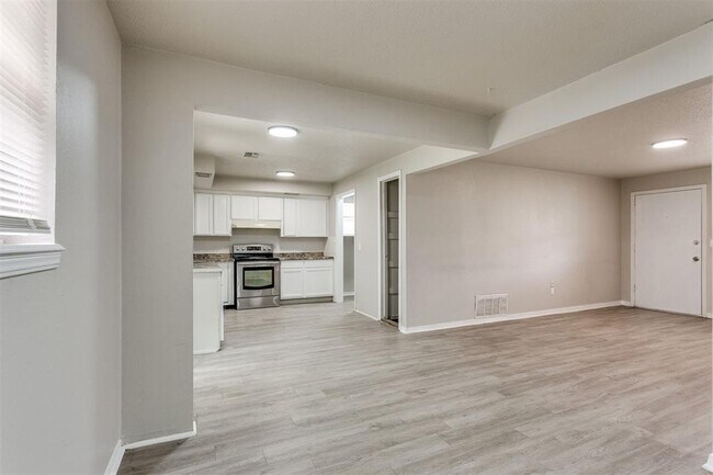 Building Photo - 2908 SW 62nd St