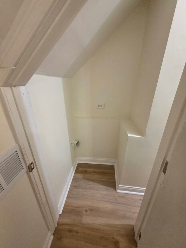 Building Photo - 10548 S Ave J