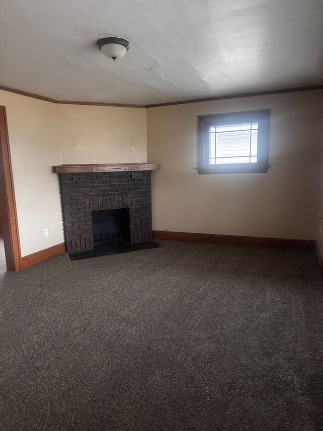 Building Photo - 3421 E 143rd St