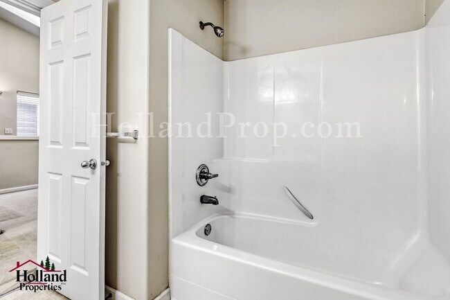 Building Photo - New $2,150 + $250 Off First 2 Full Months- Welcome to this stunning 3-bedroom, 2.5-bathroom home