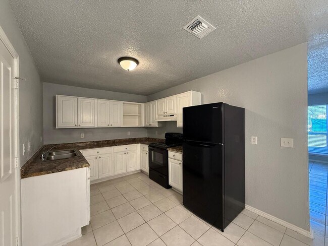 Building Photo - 1311 Hortencia Ave