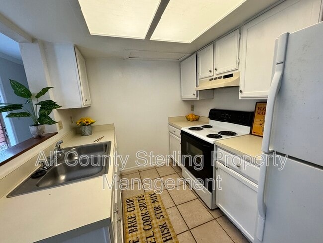 Building Photo - 812 SW 55th Terrace