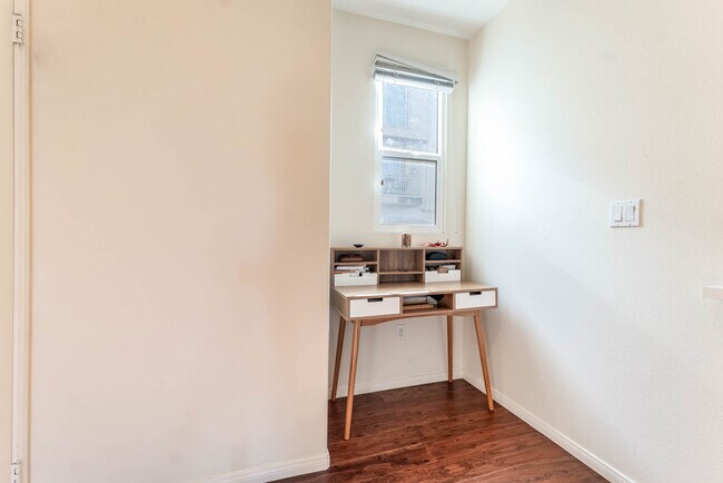 Hallway desk for your use - 5220 Premiere Hls Dr