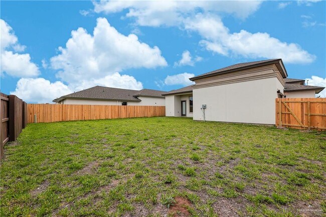 Building Photo - 27 Viola St