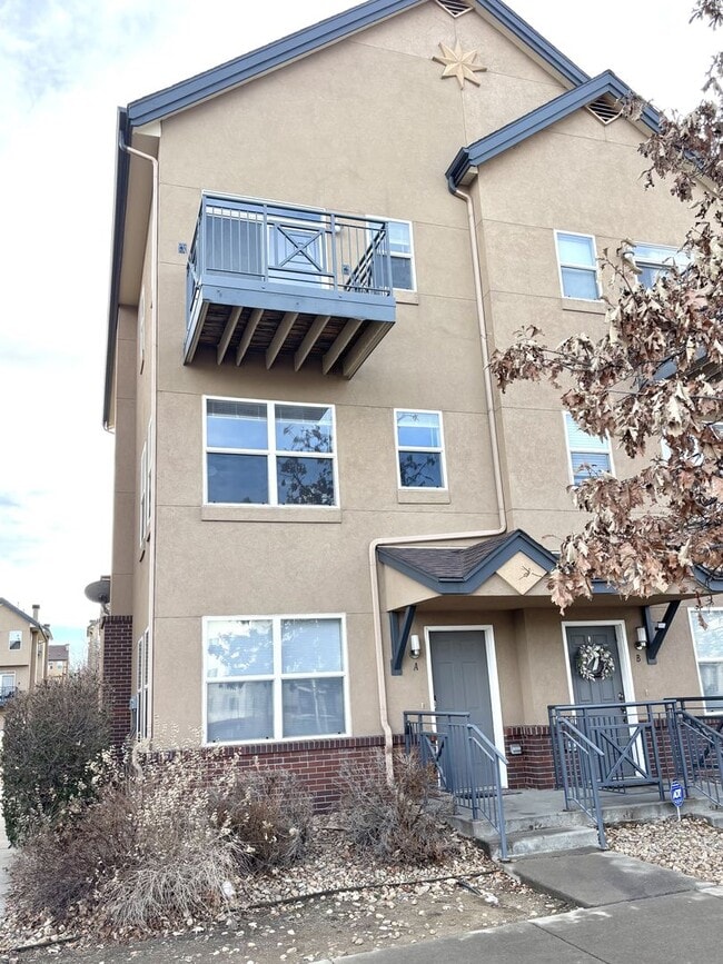 Building Photo - Newly updated 3bd 2.5 bath townhome for rent Aurora CO 80012