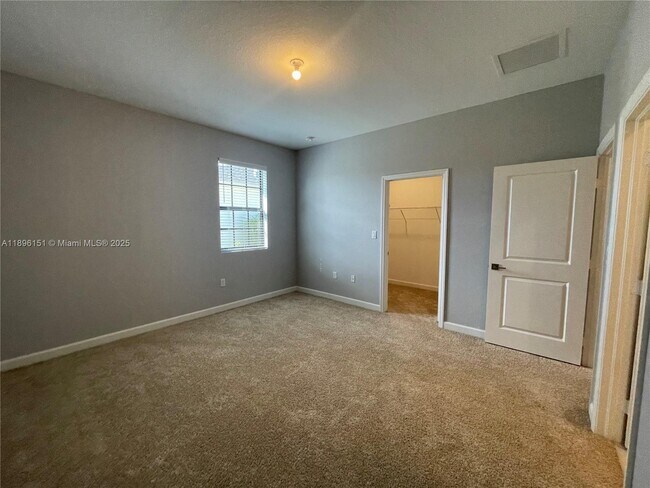 Building Photo - 1120 SW 7th Ct