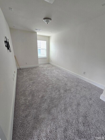 Building Photo - 1001 Heartstone Wy