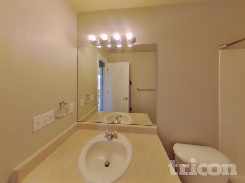 Building Photo - 6782 Camino Del Rey