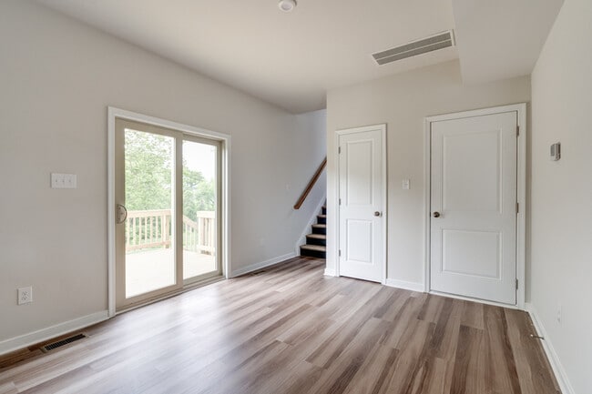 Building Photo - 321 Northfield Hts Ln