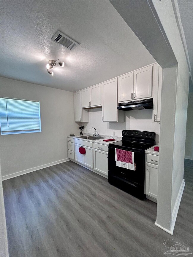 Building Photo - 409 Belmont Ave