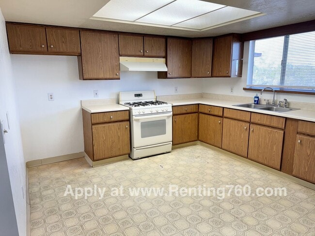 Building Photo - Spacious and Clean 2 bed Home In Joshua Tree