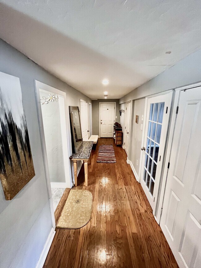 Building Photo - 6 Larson Cir